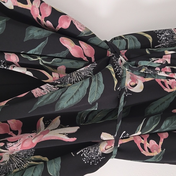 Aritzia Babaton Floral Wrap Dress Medium - Picture 4 of 5